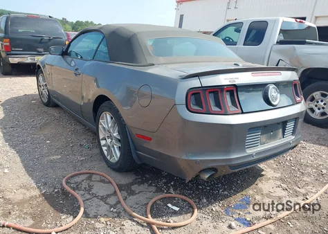 2014 Ford Mustang V6 Premium z USA, uszkodzony, nr VIN 1ZVBP8EM8E5324321